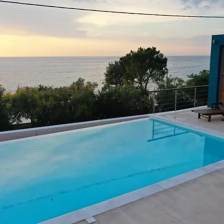 Capro - Milos Bay Villas *