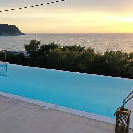 Capro - Milos Bay Villas Áyios Nikítas