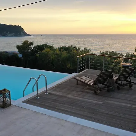 Capro - Milos Bay Villas *