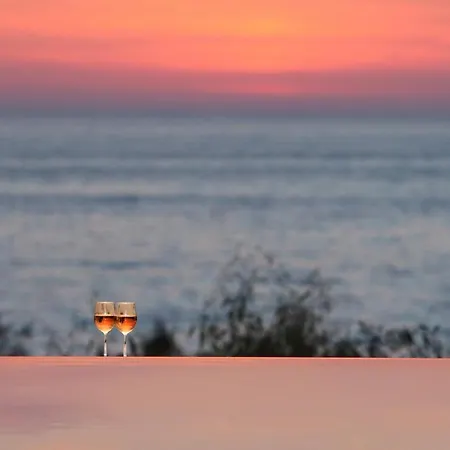 Capro - Milos Bay Villas * Agios Nikitas