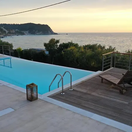 Capro - Milos Bay Villas