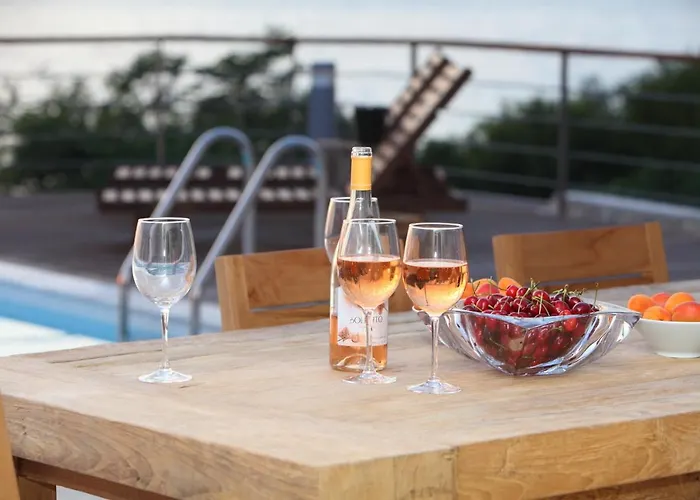 Capro - Milos Bay Villas * Áyios Nikítas