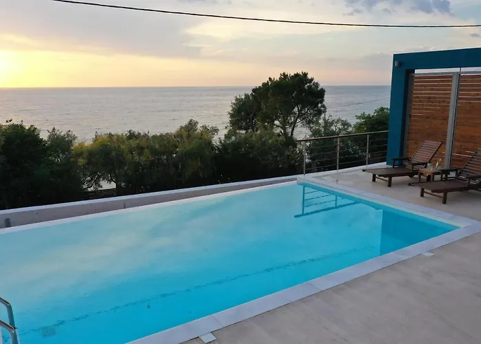 Capro - Milos Bay Villas *